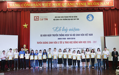 Duy Tân trao Học bổng, Phát thưởng lên tới hơn 11 tỉ trong Lễ Kỷ niệm 68 năm Ngày Học sinh Sinh viên Việt Nam - 2018