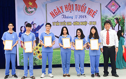 Đại học Duy Tân Tư vấn Tuyển sinh trong Ngày hội Tuổi trẻ tại THPT Nguyễn Hiền