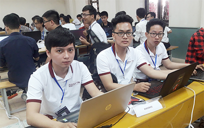 Đội tuyển ISITDTU đến từ ĐH Duy Tân trong ngày thi