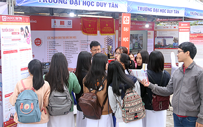 Đại học Duy Tân Tham gia Chương trình Tư vấn Mùa thi 2018 tại THPT Hoàng Hoa Thám