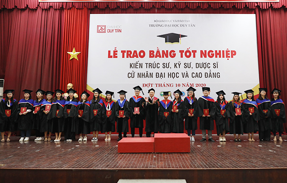 Lễ Trao bằng Tốt nghiệp của Đại học Duy Tân đợt tháng 10 năm 2020