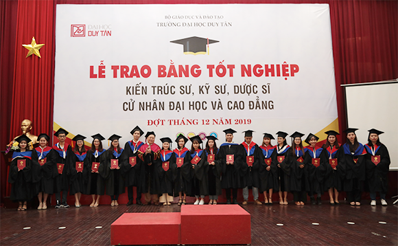 Đại học Duy Tân Tổ chức Lễ trao bằng Tốt nghiệp tháng 12/2019