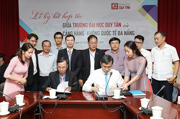 Đại học Duy Tân Ký kết Hợp tác với Cảng hàng không Quốc tế Đà Nẵng