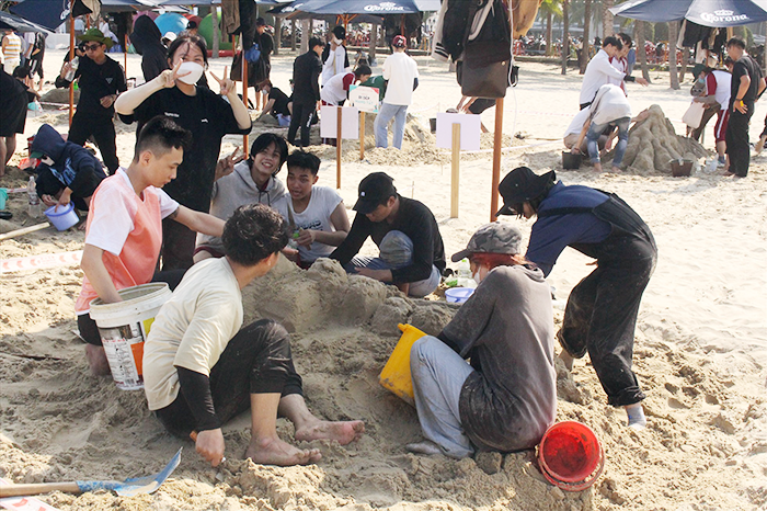 Ngắm tượng cát nghệ thuật trên bãi biển Đà Nẵng