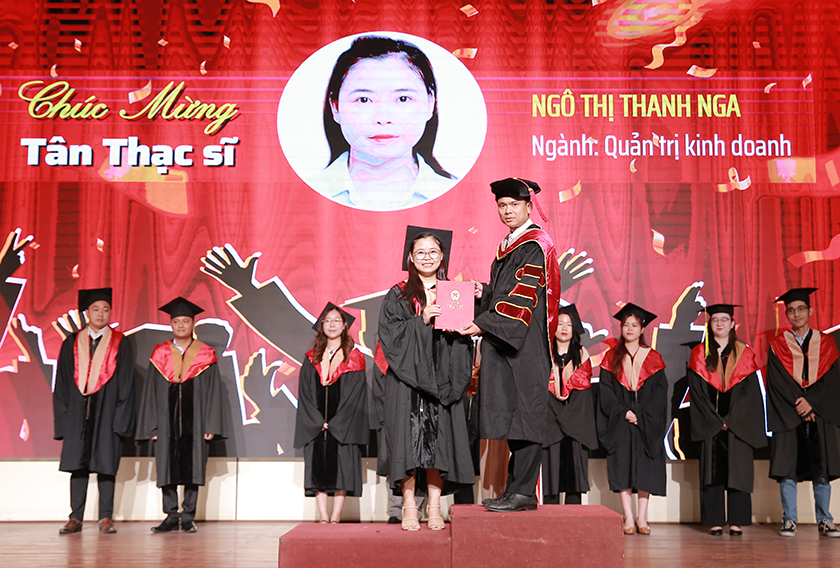 Đại học Duy Tân trao Bằng Tốt nghiệp Tiến sĩ và Thạc sĩ năm học 2022-2023 