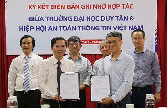 Đại học Duy Tân Ký kết Hợp tác với Hiệp hội An toàn Thông tin Việt Nam 