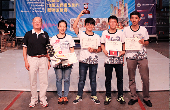 Đại học Duy Tân liên tiếp gặt hái nhiều thành tích ấn tượng trong các cuộc thi tầm cỡ