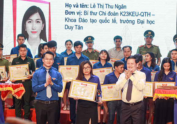 6 Gương mặt trẻ Duy Tân Vinh dự được Thành đoàn Đà Nẵng Tuyên dương và Khen thưởng