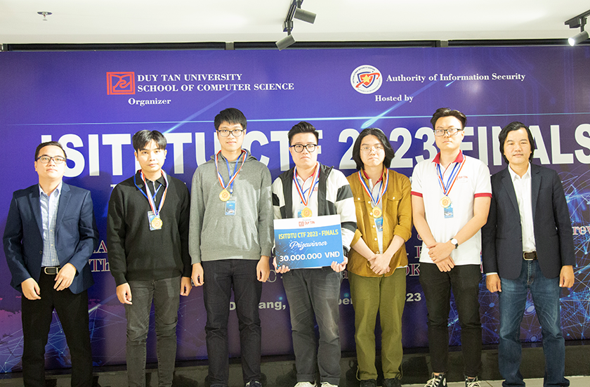 Bế mạc & Trao giải Cuộc thi ISITDTU CTF (Capture The Flag) tại Đại học Duy Tân