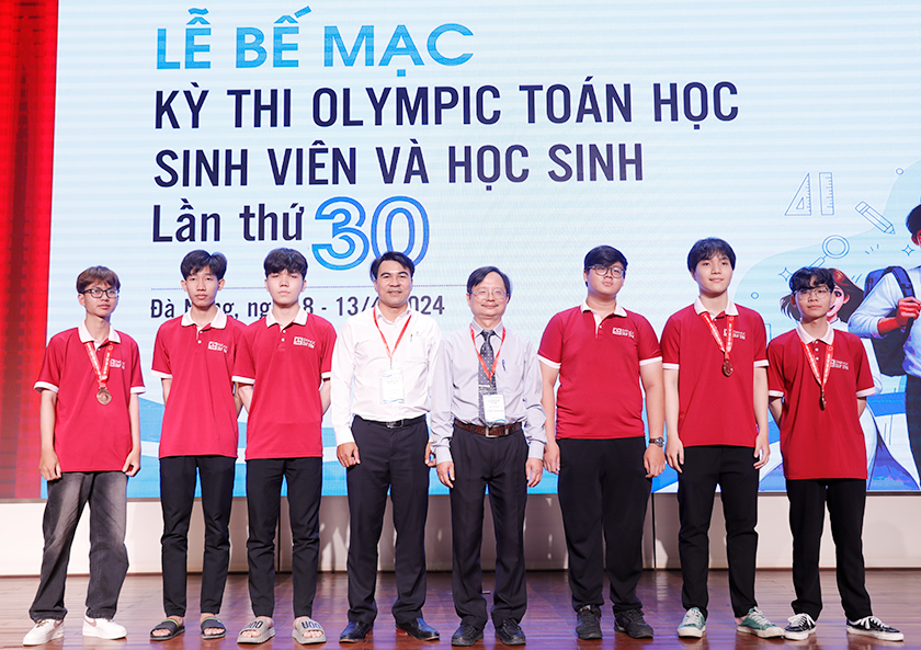Sinh viên Duy Tân giành nhiều Giải thưởng tại Olympic Toán học Sinh viên và Học sinh lần thứ 30 _G6A1719-15420244654