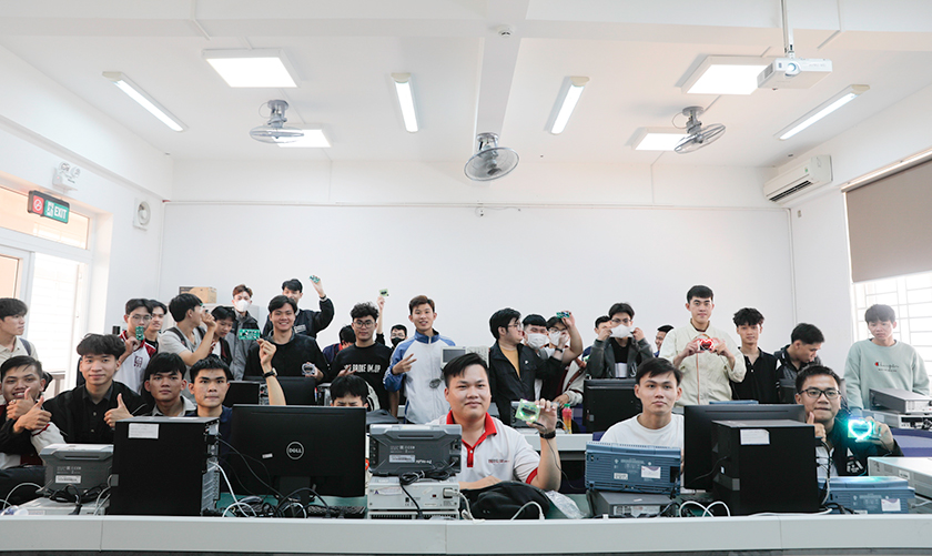 SINH - Sinh viên Duy Tân hào hứng với Cuộc thi “Thiết kế mạch CDIO 2024” _G6A9735c-25320242185