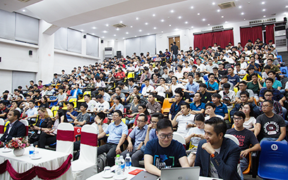 Sinh viên Duy Tân hòa mình vào Sự kiện Info Seminar “AI IS NOW”