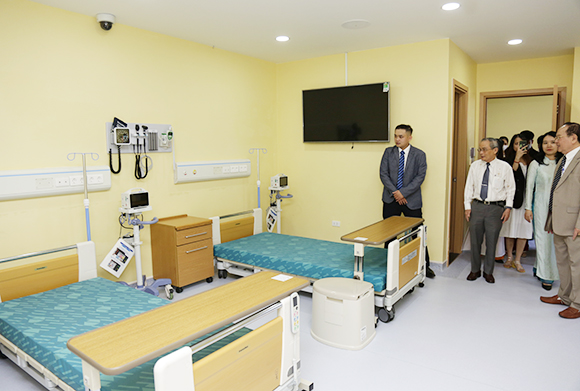 Đại học Duy Tân nhận phòng thực hành kỹ năng điều dưỡng đối tác Nhật tài trợ
