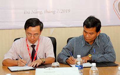 Đại học Duy Tân ký kết hợp tác với Sở Giáo dục và Thể thao tỉnh XeKong, Lào