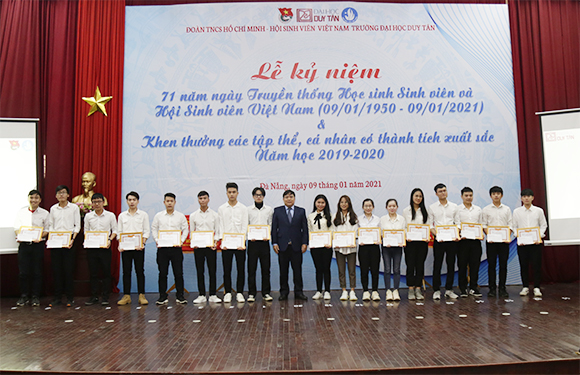 Lễ kỷ niệm 71 năm ngày Truyền thống Học sinh Sinh viên Việt Nam và Trao học bổng cho Sinh viên của Đại học Duy Tân
