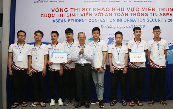 Hai đại diện Đại học Duy Tân chính thức có mặt tại Cuộc thi “Sinh viên với An toàn thông tin ASEAN 2019”