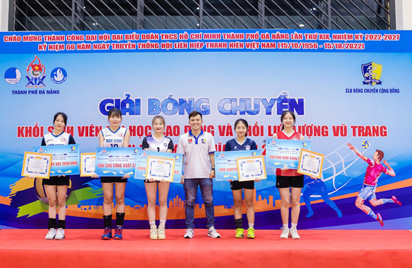 Đội tuyển nữ ĐH Duy Tân Vô địch Giải bóng chuyền dành cho khối Đại học, Cao Đẳng (Đà Nẵng)