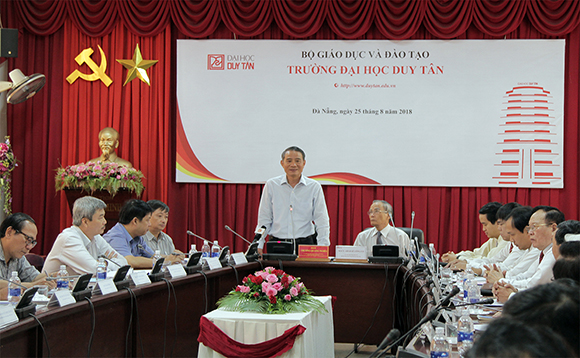 Bí thư Thành ủy Trương Quang Nghĩa phát biểu tại buổi làm việc với Đảng ủy tại Trường Đại học Duy Tân