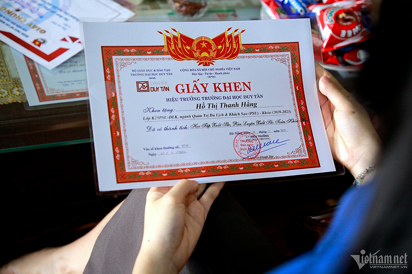 Đà Nẵng - Nữ sinh viên tốt nghiệp đại học bằng xuất sắc viết đơn xin tình nguyện nhập ngũ Gk5-23220244994