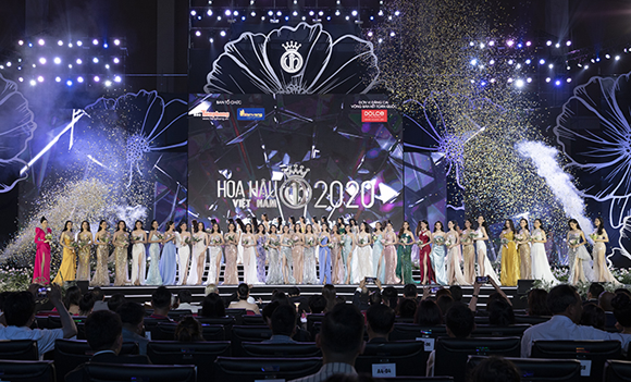 Sân khấu bán kết Hoa hậu Việt Nam 2020 được dàn dựng hoành tráng.