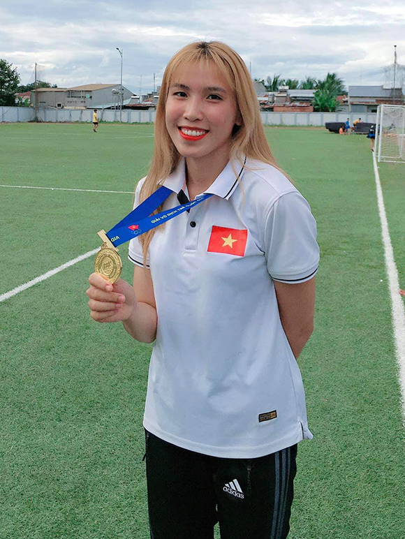 Nữ sinh Đại học Duy Tân đoạt Huy chương Bạc nhảy sào nữ