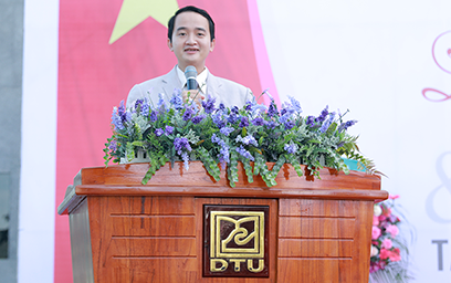 TS. Lê Nguyên Bảo - Hiệu trưởng Đại học Duy Tân phát biểu tại Lễ khai giảng