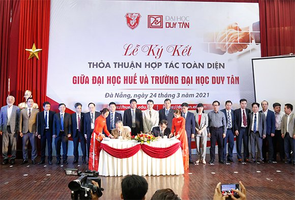 Trường Đại học Duy Tân và Đại học Huế ký kết hợp tác toàn diện