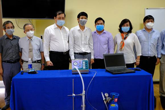 Đà Nẵng hỗ trợ Đại học Duy Tân Chế tạo Máy thở