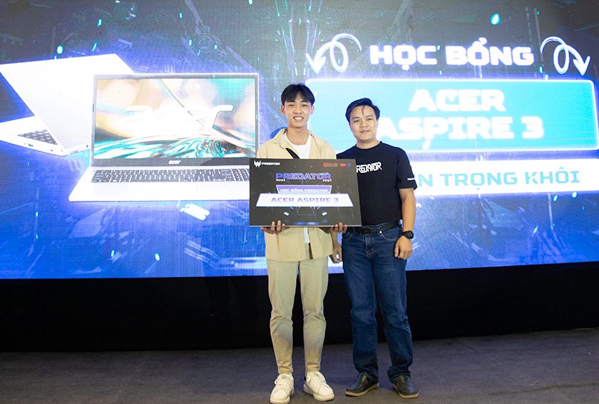 Sinh viên Duy Tân hào hứng với “bữa tiệc” công nghệ Predator Fest của Acer Việt Nam Mini1-24420242948