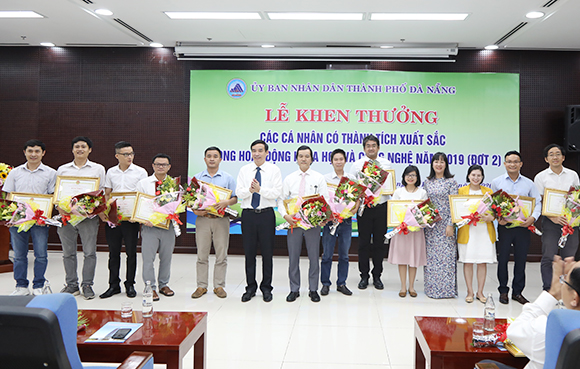 Thành phố Đà Nẵng Trao thưởng cho các Nhà khoa học Đại học Duy Tân năm 2019