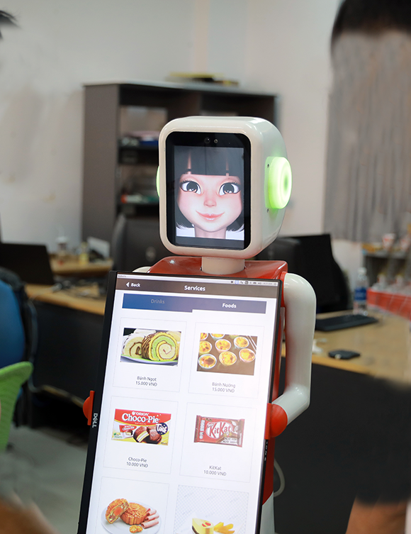 Nhóm Nghiên cứu AI của ĐH Duy Tân Chế tạo Robot Phục vụ