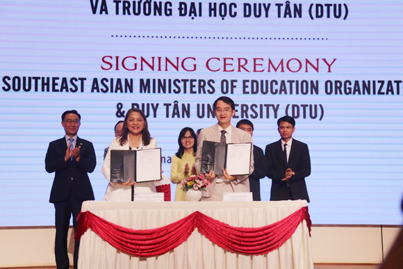 Tổ chức Bộ trưởng Giáo dục Đông Nam Á ký kết hợp tác toàn diện với Trường Đại học Duy Tân