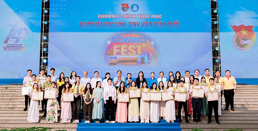 Sinh viên ĐH Duy Tân nhận danh hiệu Sao tháng Giêng, Sinh viên 5 tốt cấp Trung ương