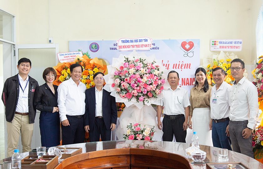 Trường Y Dược - Đại học Duy Tân đến Thăm và Chúc mừng các Y Bác sĩ nhân ngày Thầy thuốc Việt Nam
