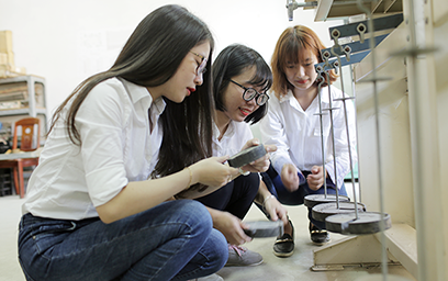 Sinh viên Xây dựng ĐH Duy Tân được học tập với nhiều thiết bị hiện đại