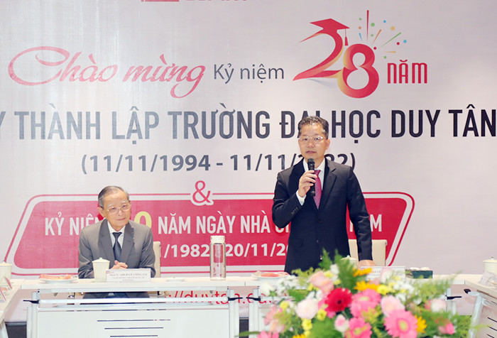 Lãnh đạo Thành phố thăm và chúc mừng Đại học Duy Tân nhân ngày Nhà giáo Việt Nam