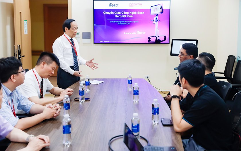 Duy Tân là ĐH đầu tiên của Việt Nam “nhập khẩu” máy Scan iTero 5D