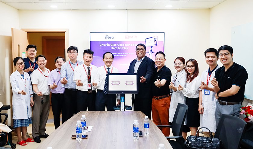 Duy Tân là Đại học đầu tiên của Việt Nam “nhập khẩu” máy Scan iTero 5D Plus đào tạo ngành Bác sĩ Răng-Hàm-Mặt Z5336558802496_5b183259ba8247702e3058bb0906e073-11420249123