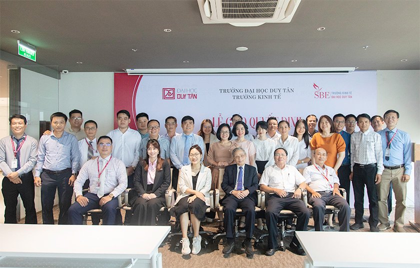 Giao Thực hiện Chuyên đề và Đề án Tốt nghiệp Thạc sĩ cho Học viên Khóa 25 của Trường Kinh tế Đại học Duy Tân
