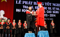 Tân khoa Duy Tân Đón nhận Bằng Tốt nghiệp Năm học 2013 - 2014