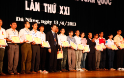Bế mạc Olympic Toán học SV toàn quốc XXI - ĐH Duy Tân, Đà Nẵng 2013: Tự hào Trí tuệ Toán học Việt Nam !