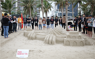 Sinh viên Kiến trúc Toàn quốc Thỏa sức Sáng tạo với Tượng cát