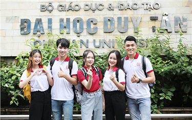 Duy Tan University broadcast on VTV1 and VTV8