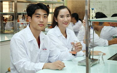 Choosing Duy Tan University for Medicine, Pharmacy and Nursing Studies