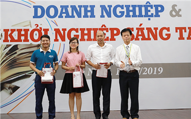 Tọa đàm Sinh viên Khoa Quản trị Kinh doanh của Đại học Duy Tân với Doanh nghiệp và Khởi nghiệp sáng tạo