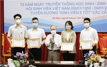 DTU commemorates the 72nd Anniversary of Vietnamese Students’ Day and awards students with “Student of Five Merits” titles at all levels