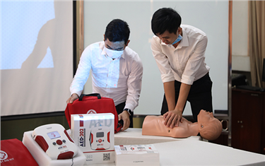 ĐH Duy Tân ra mắt Máy AED-302 Trainer và ký kết với Wellbeing để Thương mại hóa các Sản phẩm Công nghệ về Y tế