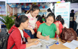 Hơn 10.000 Sinh viên Tham gia Ngày hội Việc làm