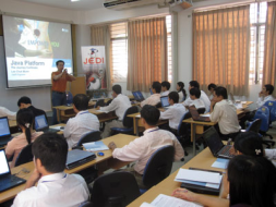 Chương trình “Sáng kiến phát triển và đào tạo Java” (JEDI) tại Đại học Duy Tân