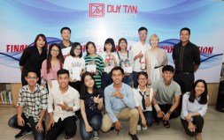 Vòng Chung kết Cuộc thi Tranh luận bằng Tiếng Anh tại Duy Tân